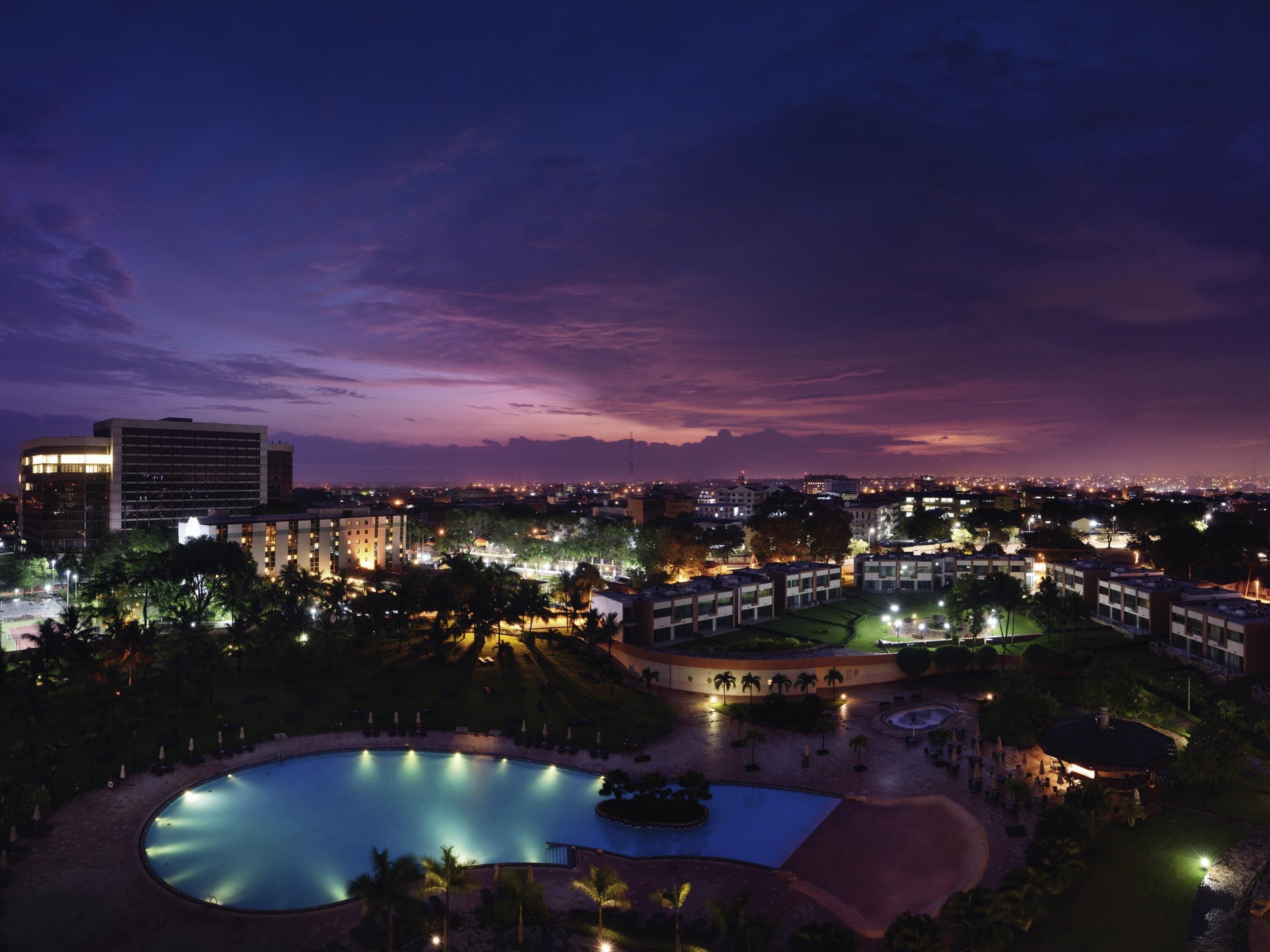 Executive Suite, 1 King Bed, Pool View | Premium bedding, minibar, in-room safe, individually furnished