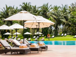 Outdoor pool, open 6:30 AM to 7:00 PM, pool umbrellas, sun loungers