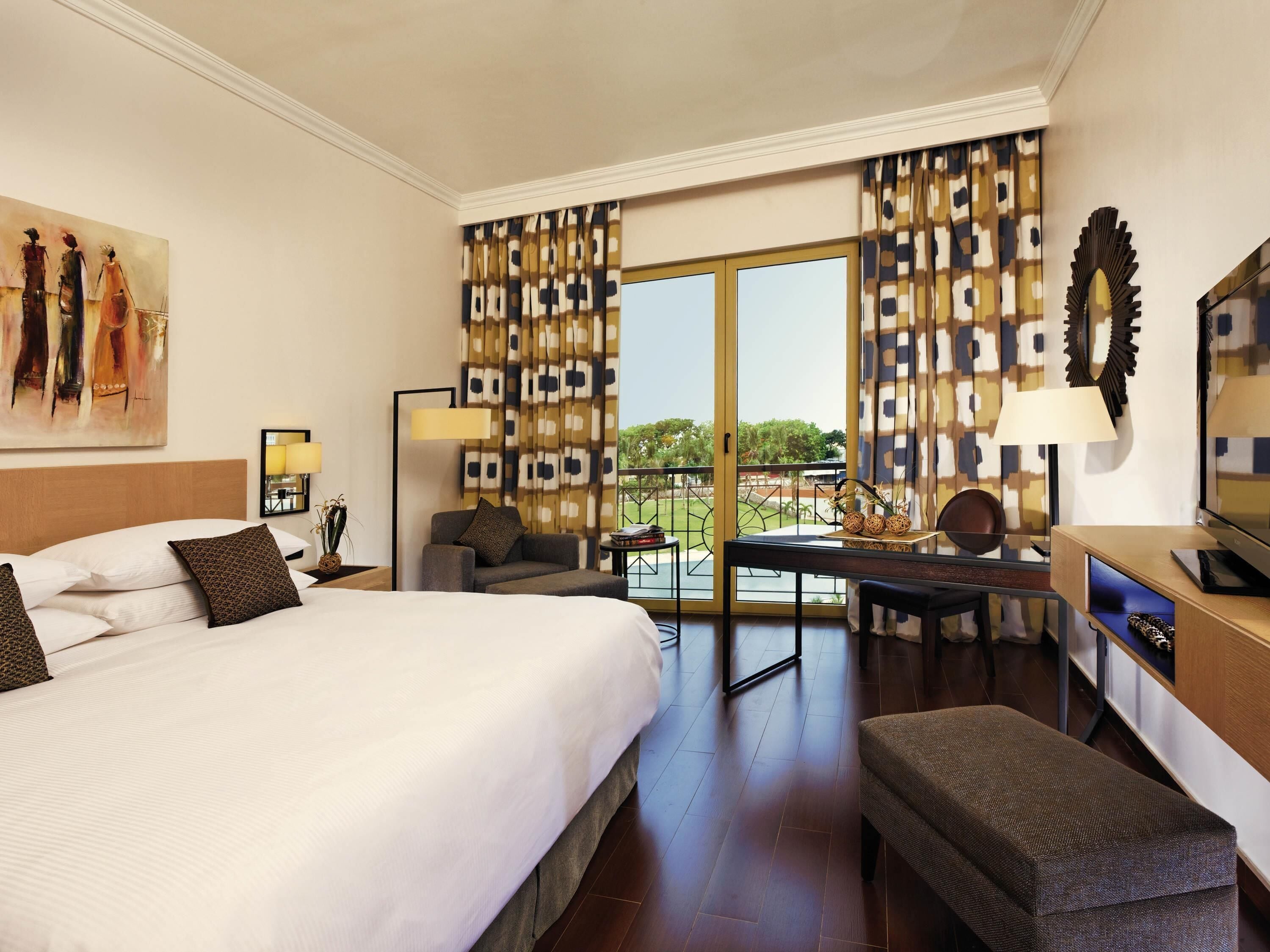 Superior Room, 1 King Bed | Premium bedding, minibar, in-room safe, individually furnished