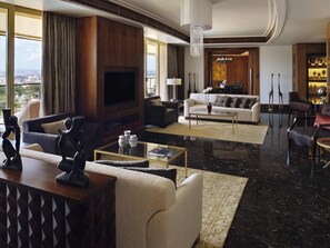 Suite presidencial | Ropa de cama de alta calidad y minibar 