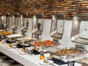 Breakfast, lunch, dinner and brunch served  - Mövenpick Ambassador Hotel Accra (Accra)