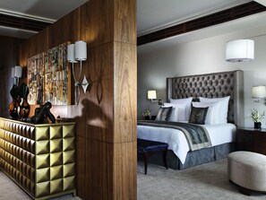 Presidential Suite | Premium bedding, minibar, in-room safe, individually furnished - Mövenpick Ambassador Hotel Accra (Accra)