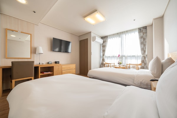 In-room safe, desk, iron/ironing board, free WiFi