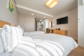 Chambre Supérieure avec lits jumeaux | Coffres-forts dans les chambres, bureau, fer et planche à repasser