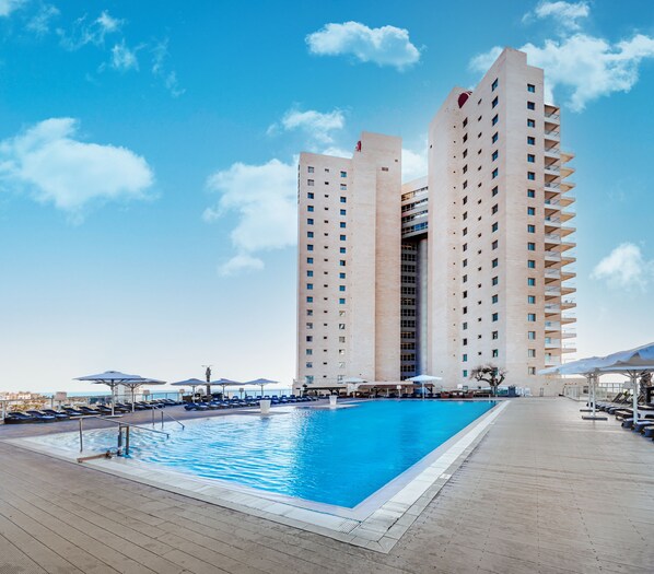 Seasonal outdoor pool - David's Harp Hotel and Suits (Netanya)