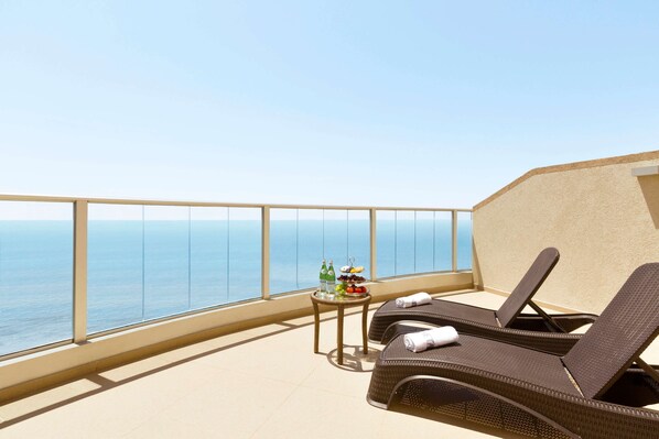 In-room safe, desk, laptop workspace, iron/ironing board