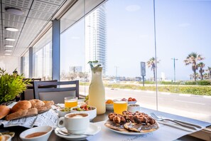 Dagelijks ontbijtbuffet (ILS 70 per persoon)