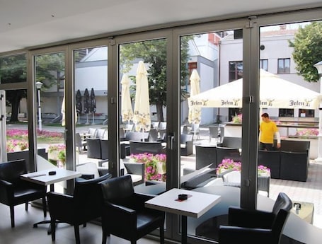 Restaurant. Tiski Cvet Hotel
