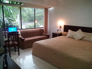 Minibar, in-room safe, individually furnished, desk - Hotel Plaza Mayor Cali (Cali)