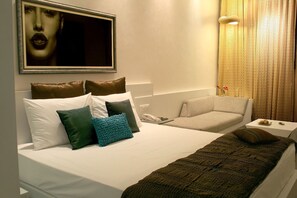 Superior Double Room | 1 bedroom, minibar, desk, iron/ironing board