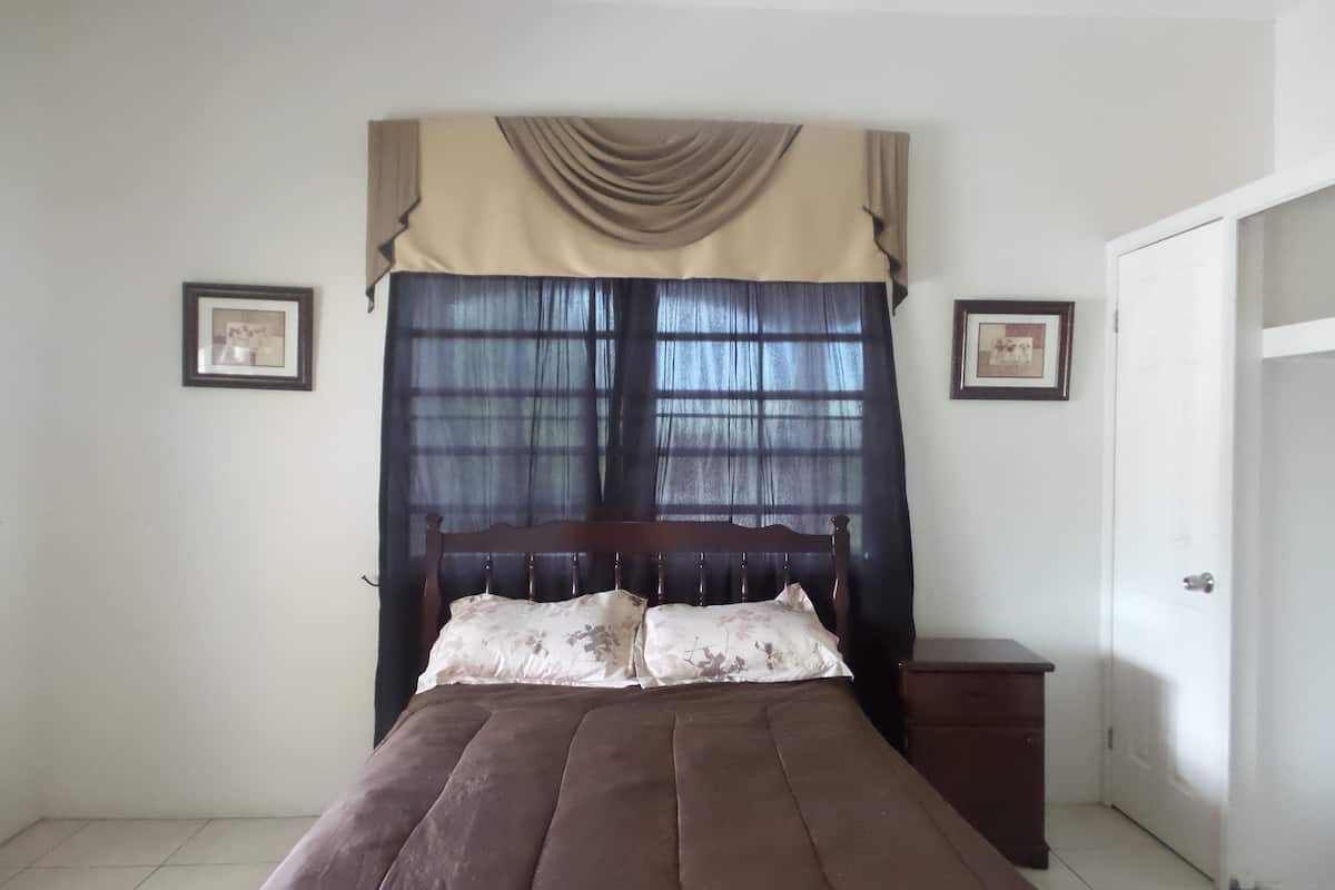 suite, 2 bedrooms | 1 bedroom, desk, iron/ironing board, free wifi