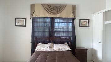 1 bedroom, desk, iron/ironing board, free WiFi