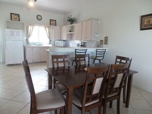 Suite, 2 Bedrooms | Living area | Flat-screen TV - Suite Serenade (St. John's)