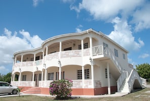 Exterior - Suite Serenade (St. John's)