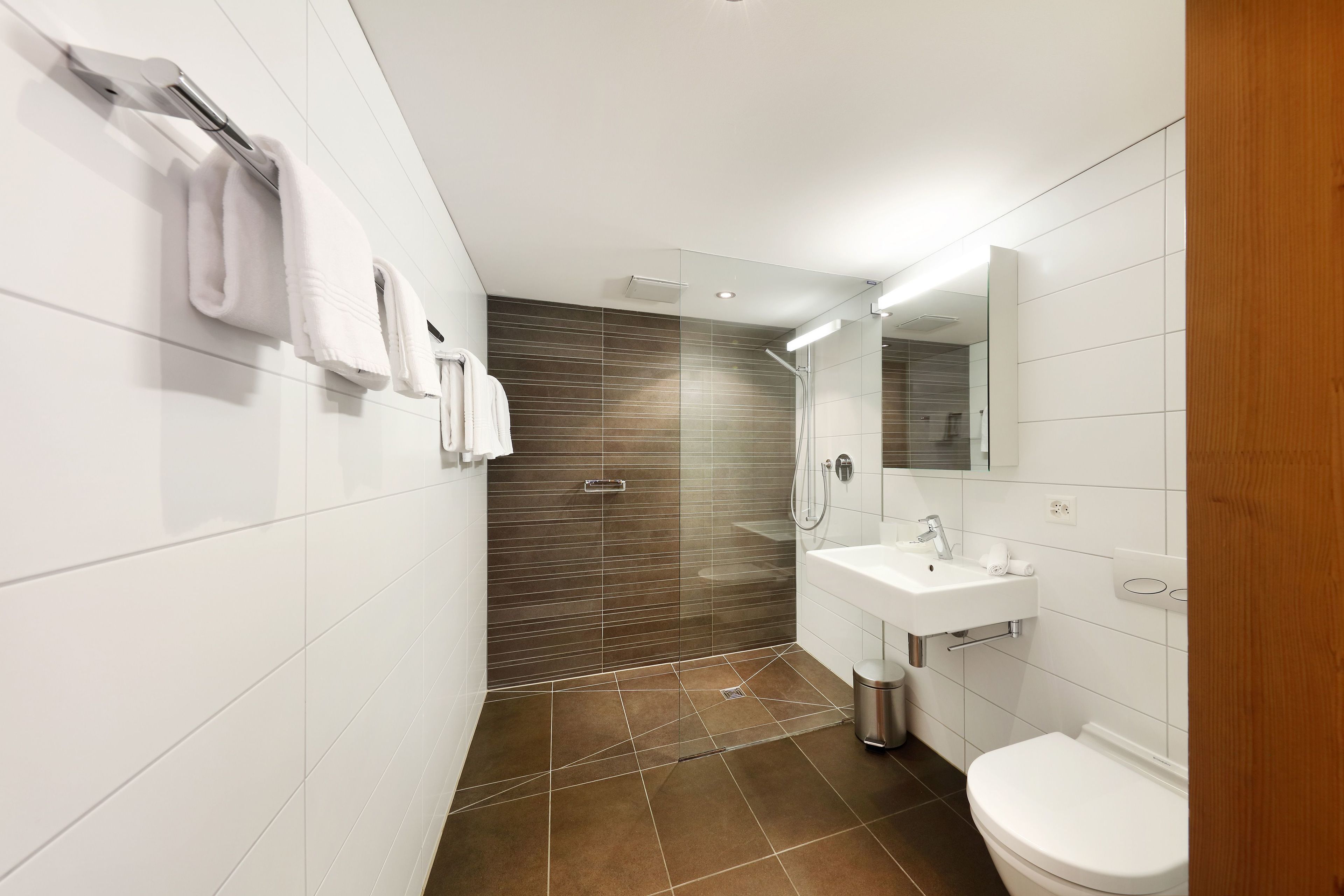 deluxe double room | bathroom | hair dryer, slippers, towels, soap