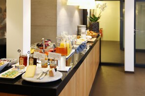 包每日自助早餐