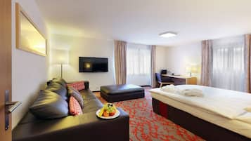 Deluxe Double Room | In-room safe, desk, free WiFi, alarm clocks