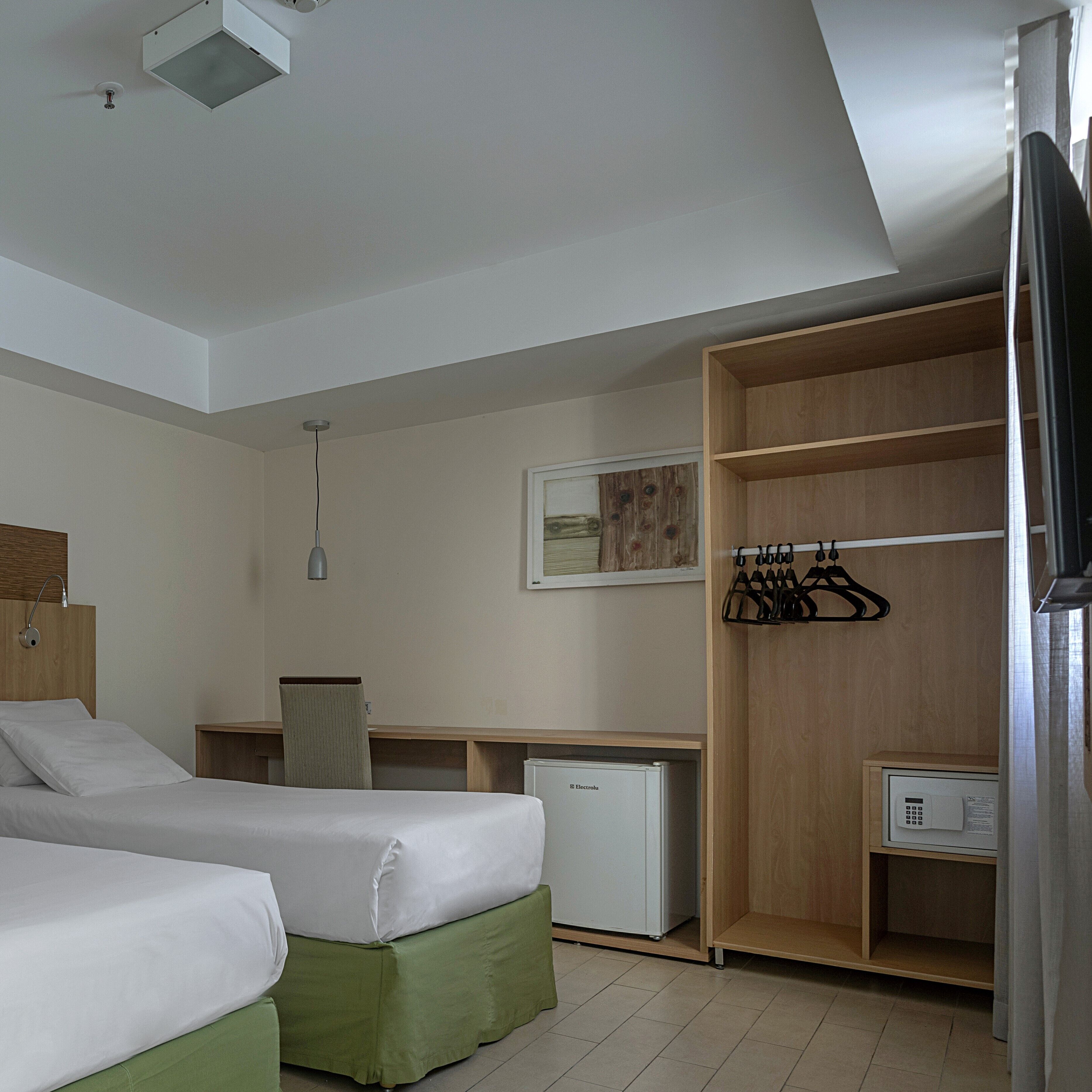 standard room, 2 single beds, accessible | 1 bedroom, in-room safe, desk, blackout curtains