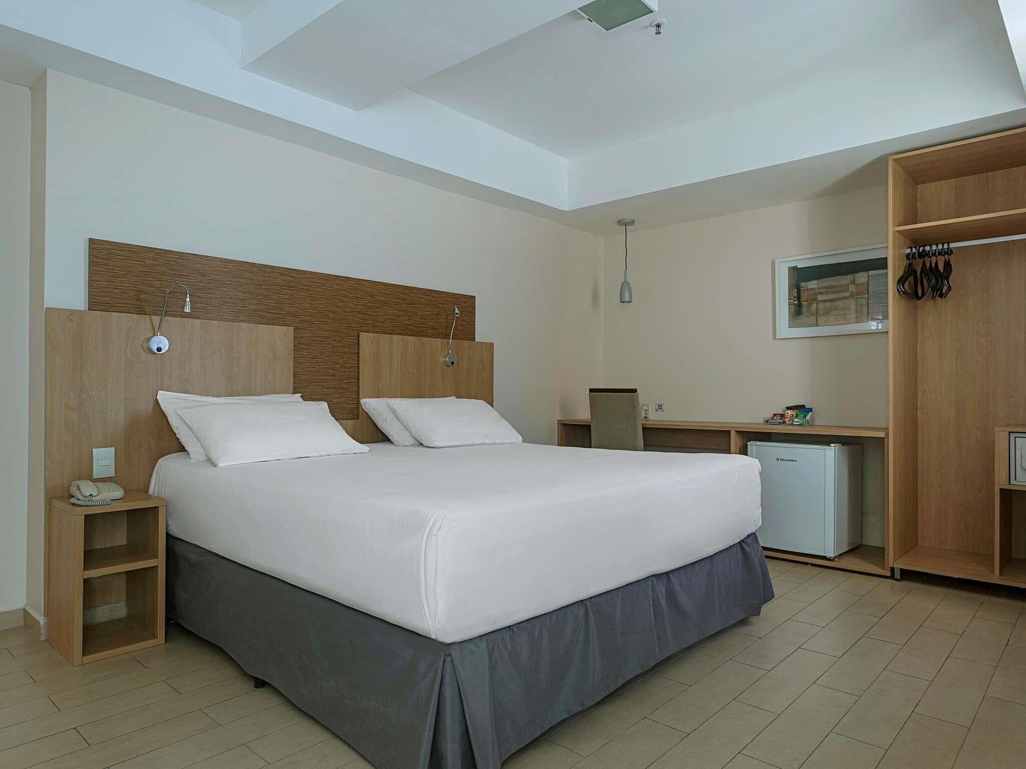Standard Room, 1 Double Bed, Accessible | In-room safe, desk, blackout drapes, iron/ironing board