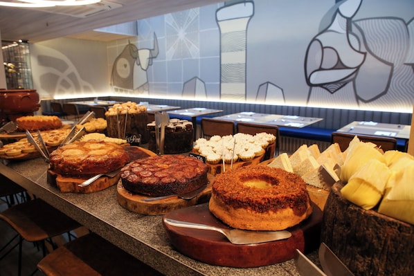 Daily buffet breakfast (BRL 62 per person)