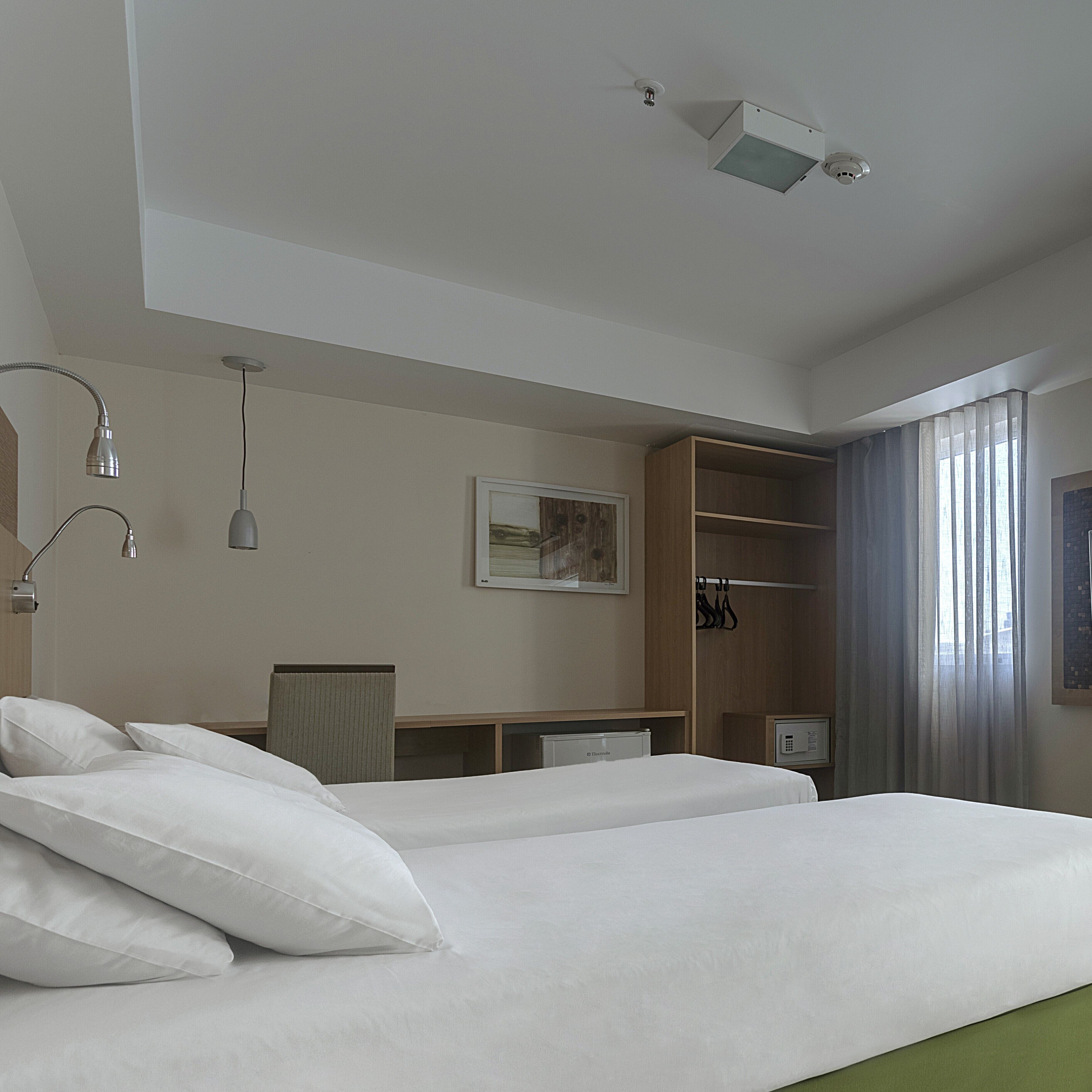 standard room, 2 single beds, accessible | 1 bedroom, in-room safe, desk, blackout curtains