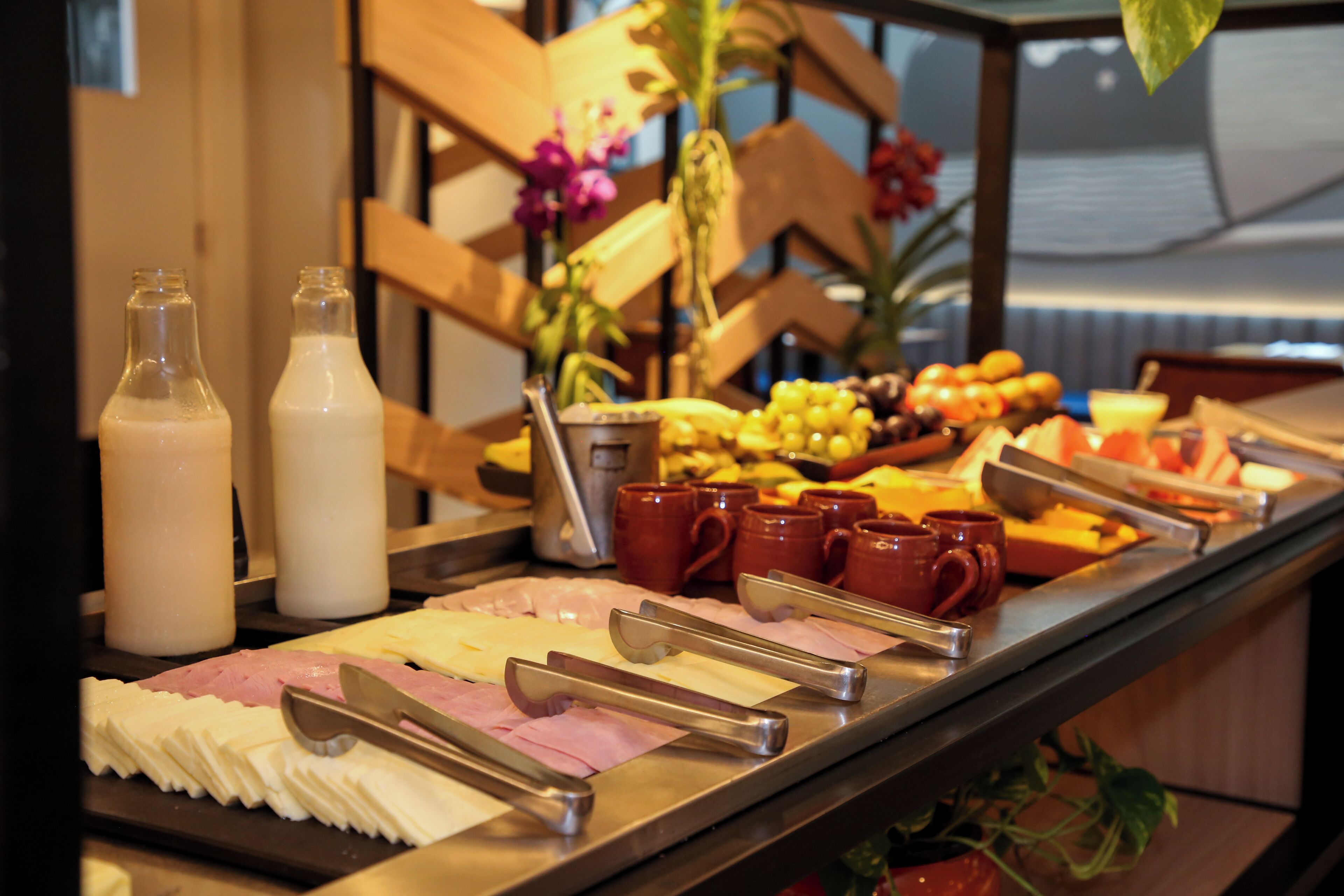 daily buffet breakfast (brl 62 per person)