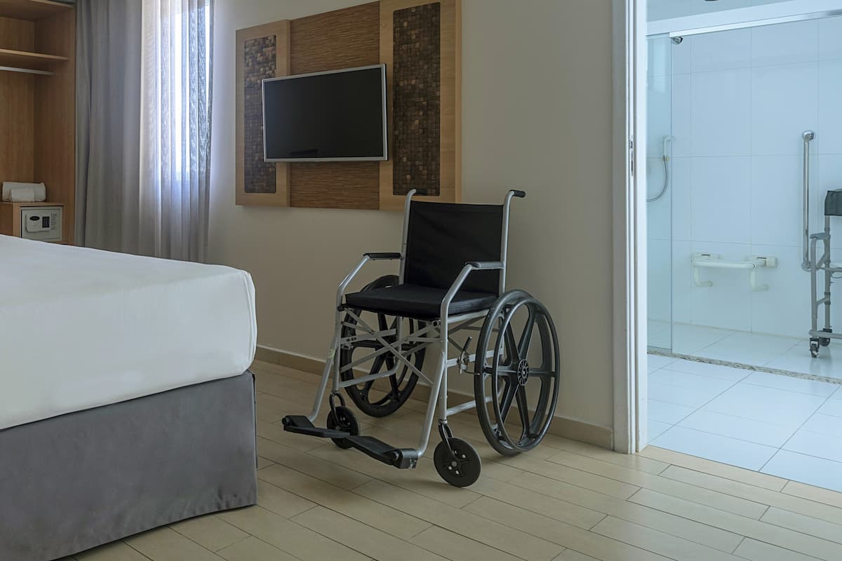 Standard Room, 1 Double Bed, Accessible | 1 bedroom, in-room safe, desk, blackout curtains