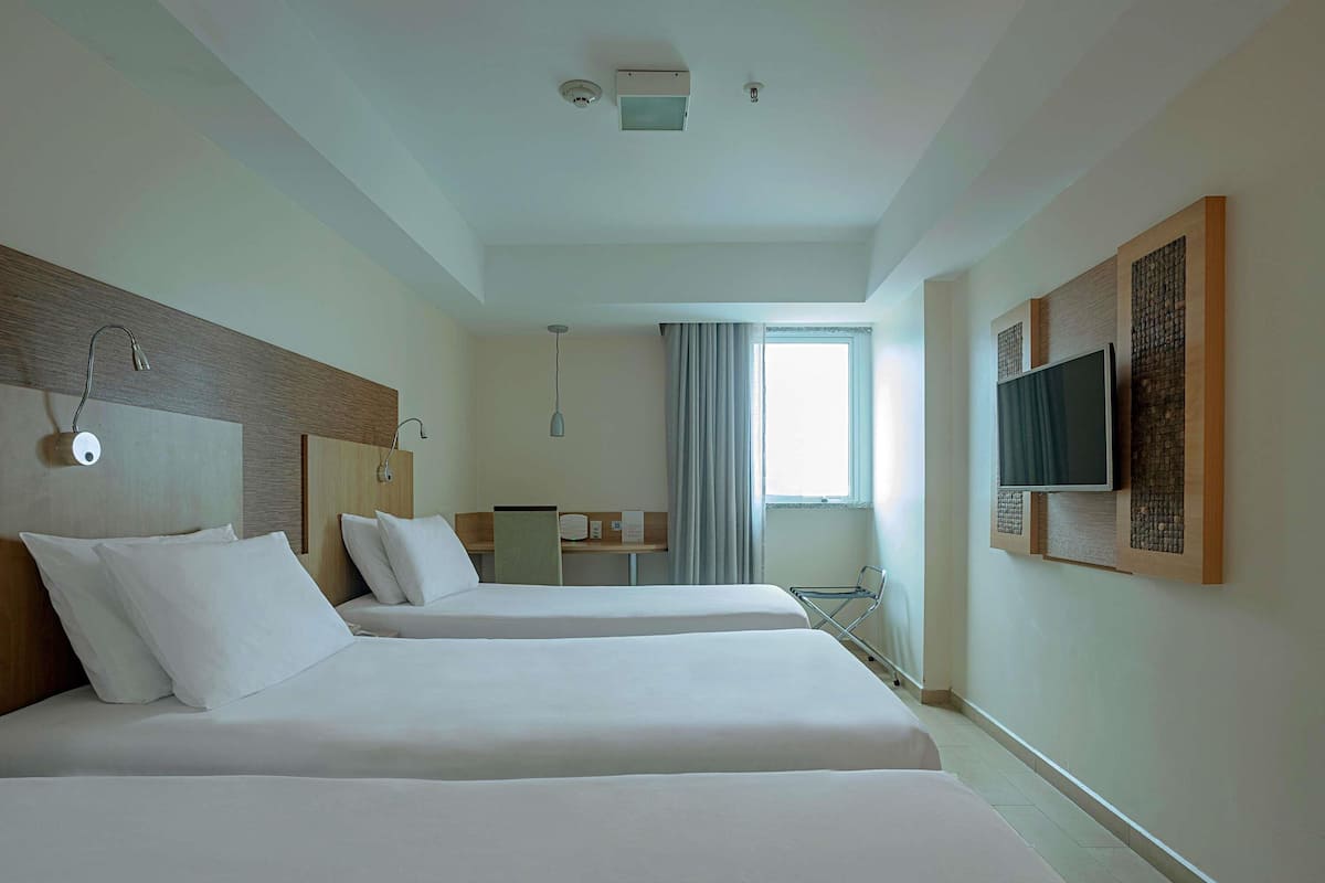 Standard Room, 3 Single Beds | 1 bedroom, in-room safe, desk, blackout curtains