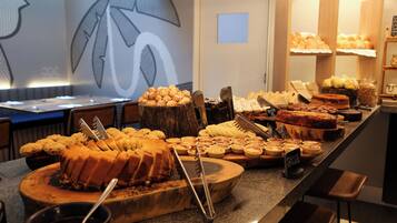 Desayuno buffet todos los días (BRL 62 por persona)