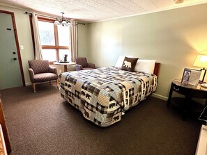 Motel - Queen | Blackout drapes, iron/ironing board, cribs/infant beds, rollaway beds - White Mountain Motel And Cottages (Lincoln)