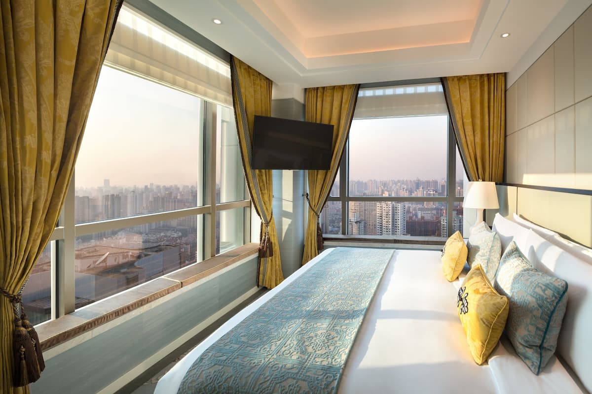 1 bedroom, premium bedding, minibar, in-room safe