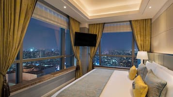 Suite Junior, 1 kamar tidur, pemandangan kota | Seprai premium, minibar, brankas, dan didekorasi berbeda-beda