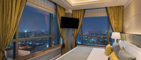 Suite Junior, 1 camera da letto, vista città | Biancheria da letto di alta qualità, minibar, una cassaforte in camera