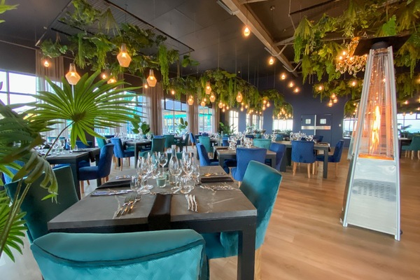 2 restaurants; breakfast, lunch, dinner, and brunch served