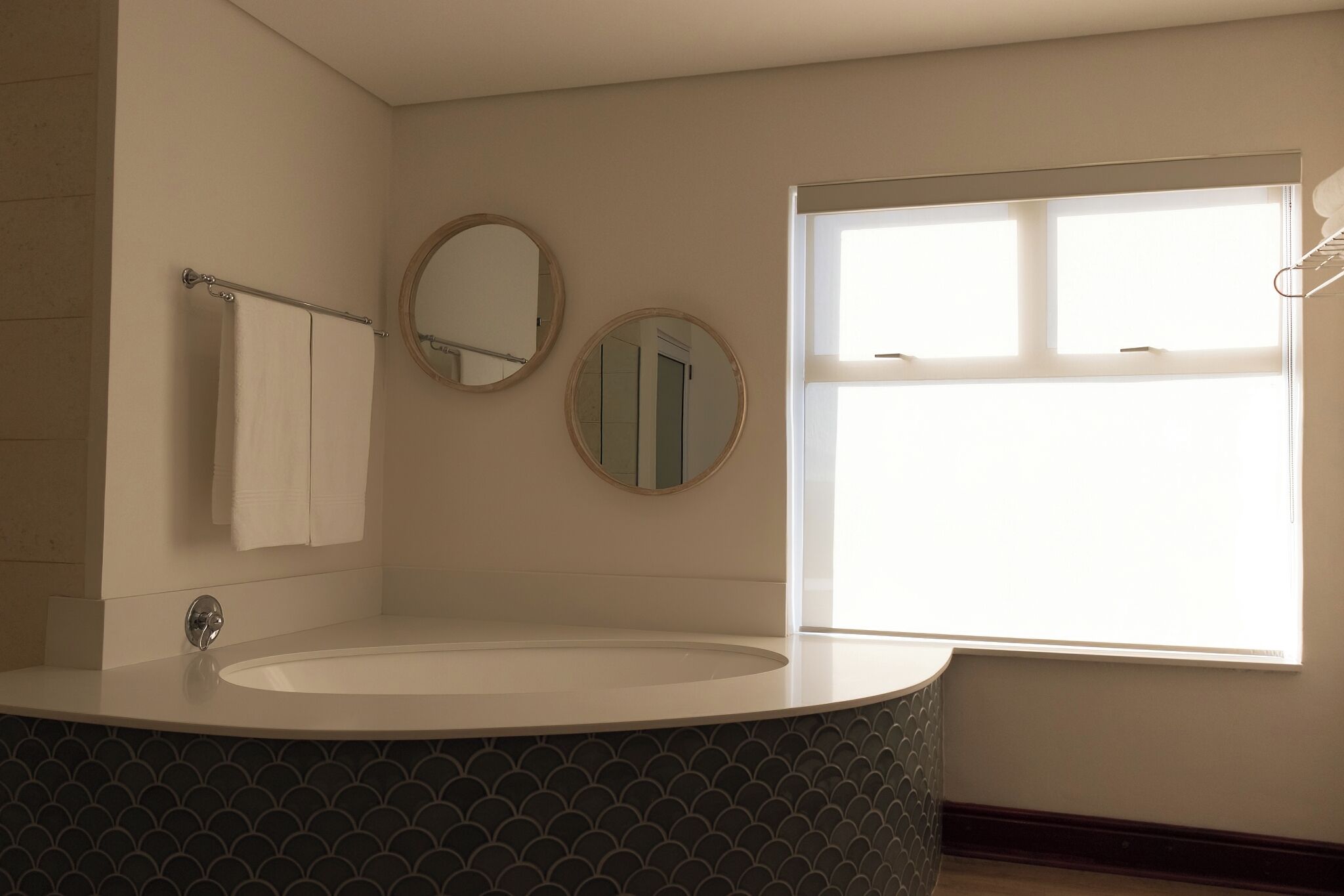 separate bathtub and shower, towels