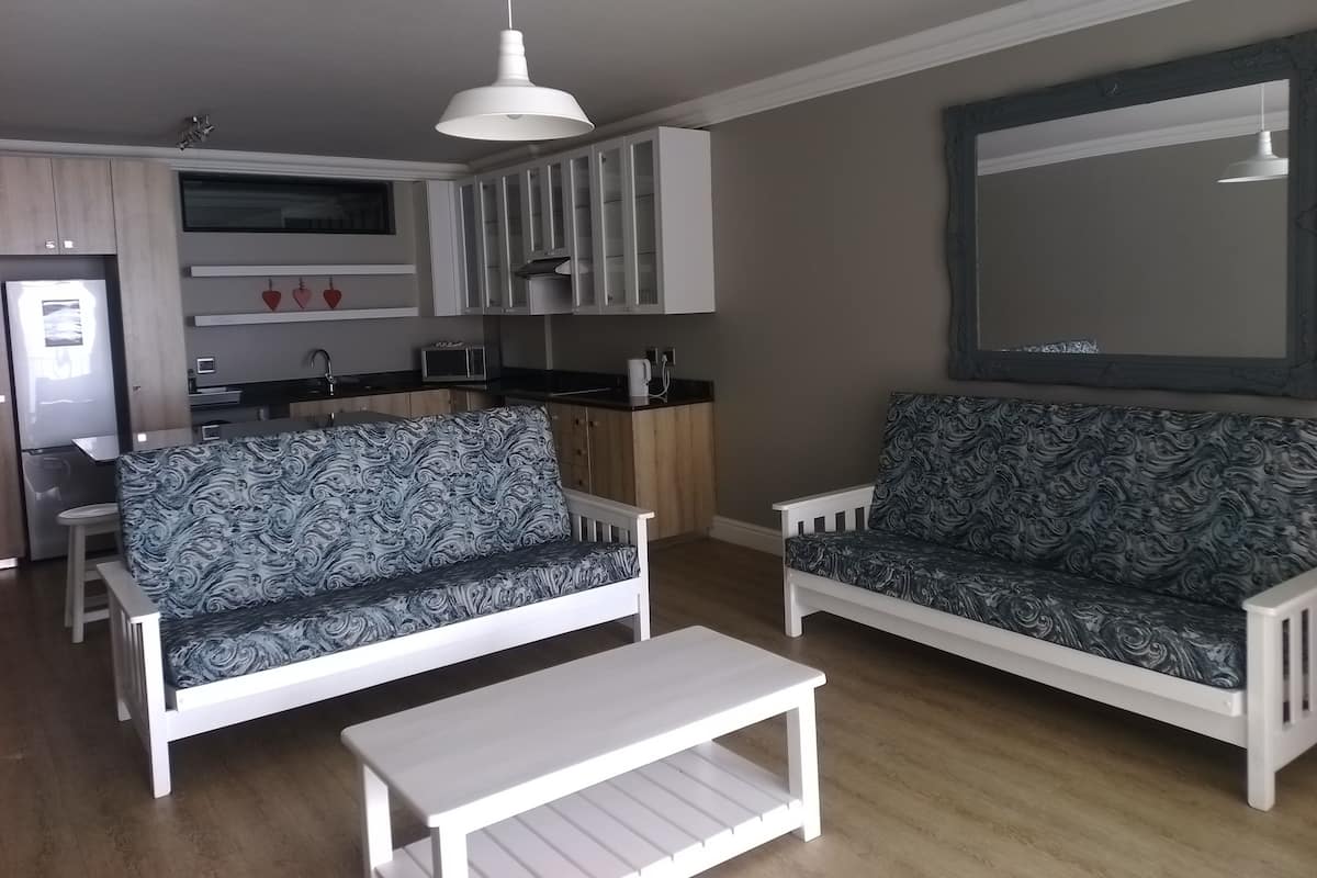 Beach Club - 2 bedroom | Living area | 32-inch TV with satellite channels