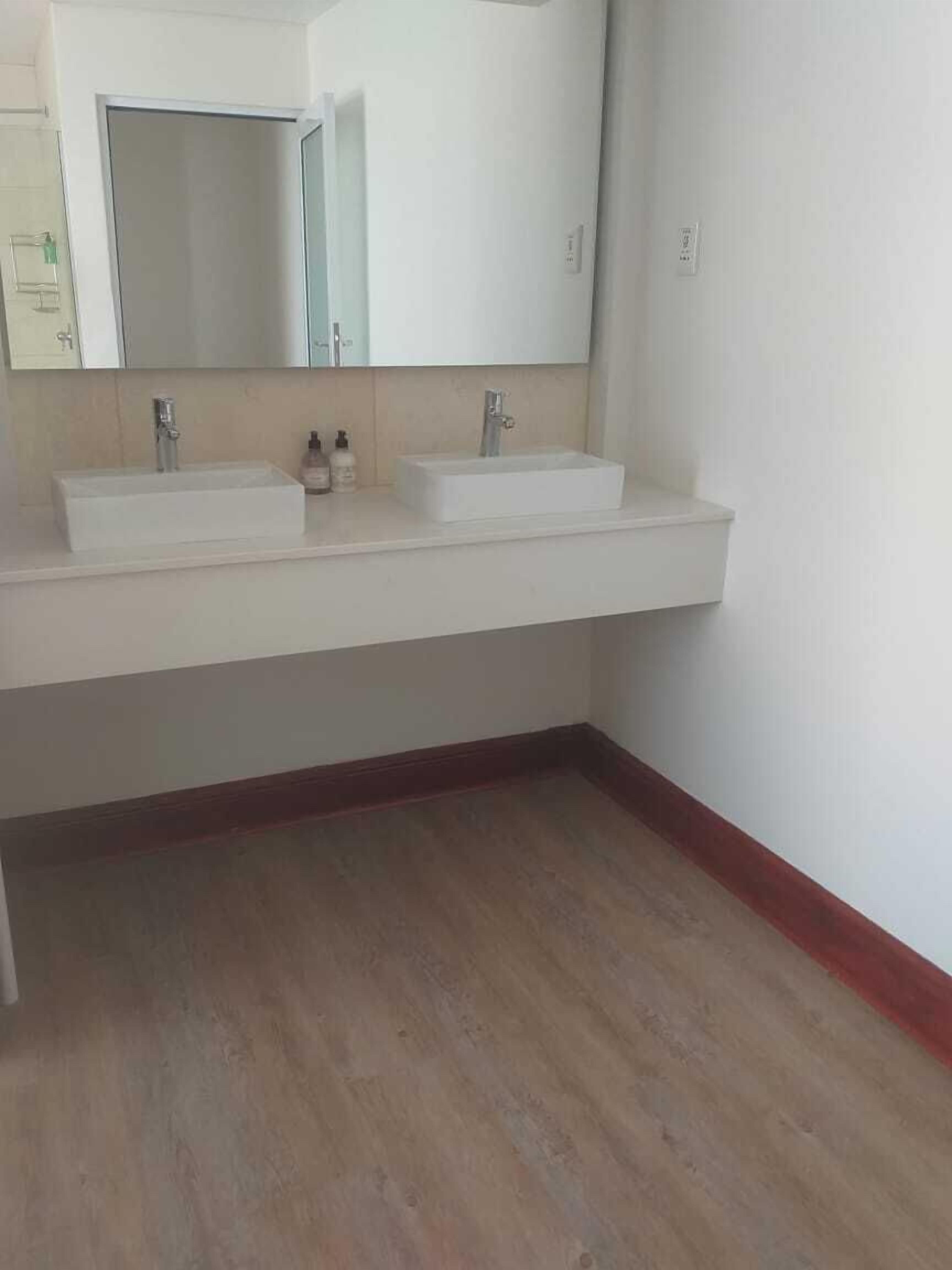 presidential suite | bathroom | separate bathtub and shower, towels