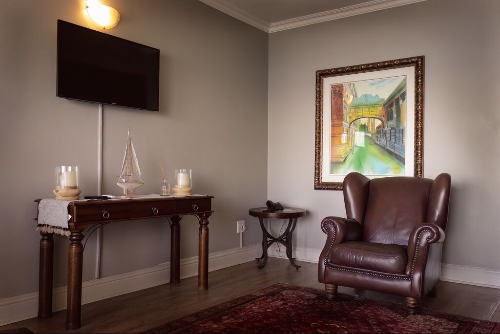superior suite | living area | 32-inch tv with satellite channels