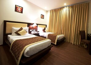 Minibar, in-room safe, individually decorated, desk - Hotel Divine Paradise (New Delhi)