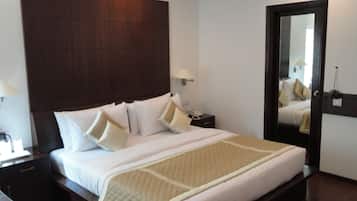 Suite junior | Minibar, caja de seguridad en la habitación y decoración personalizada