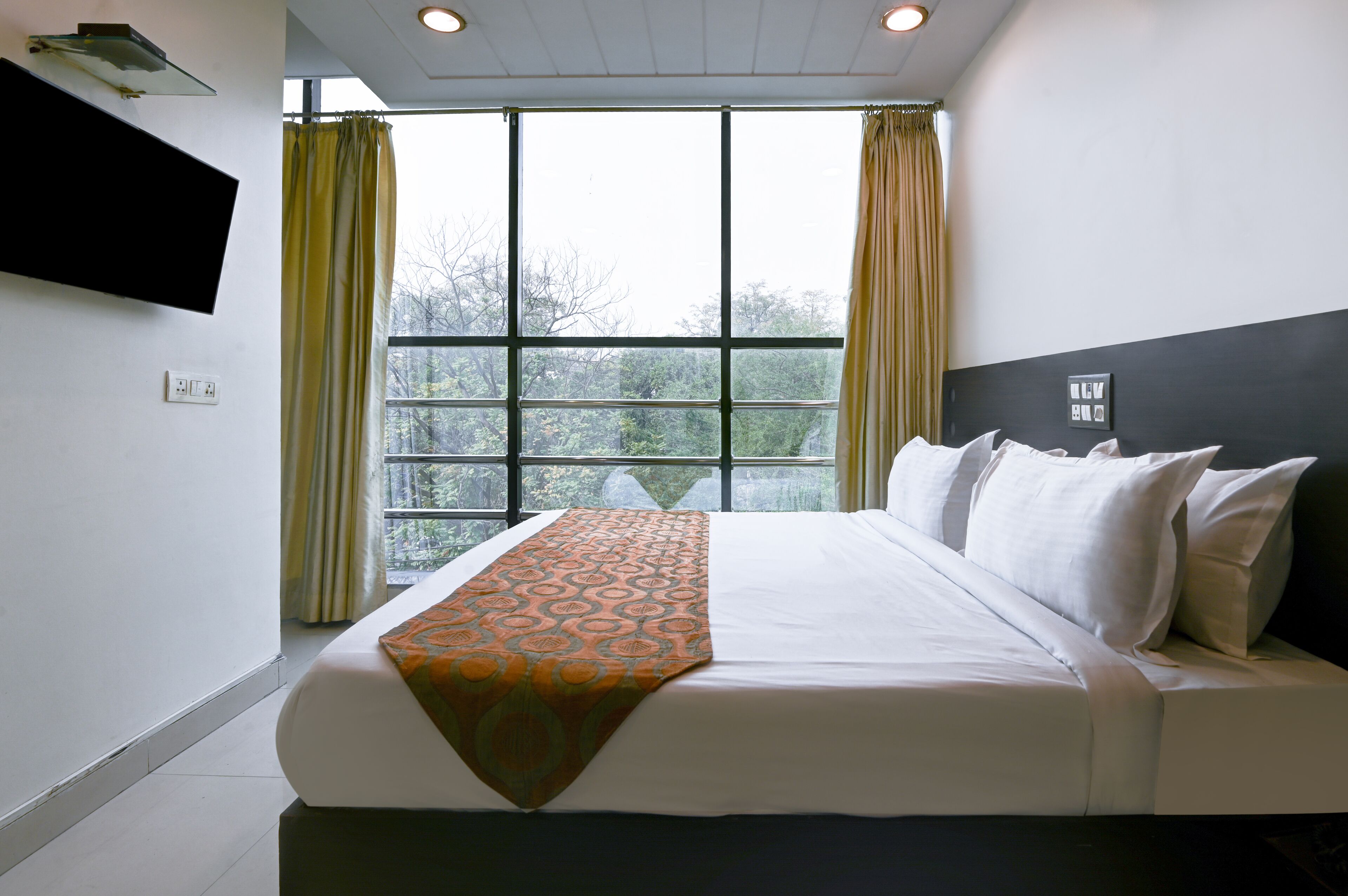 Ropa de cama de alta calidad y minibar 