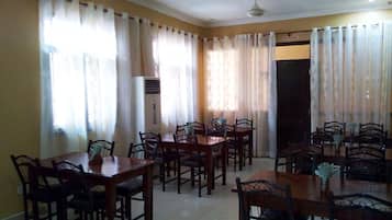 Breakfast, lunch and dinner served