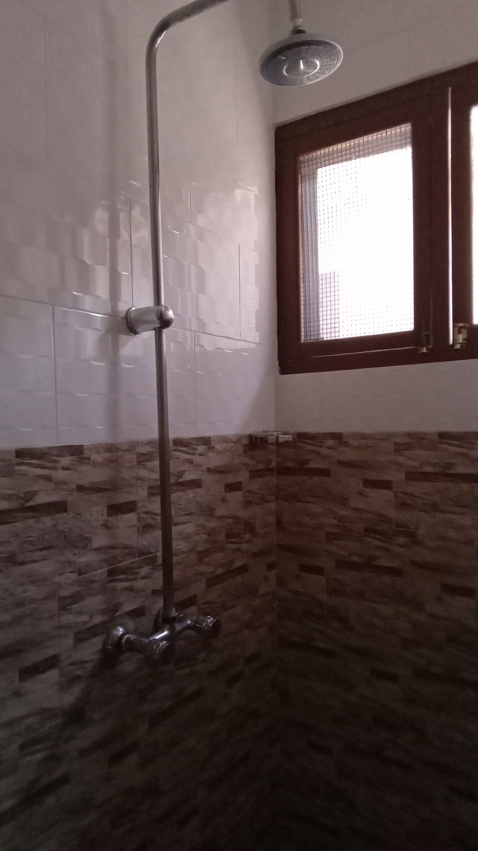 basic double room, non smoking | bathroom | shower, rainfall showerhead, free toiletries, slippers