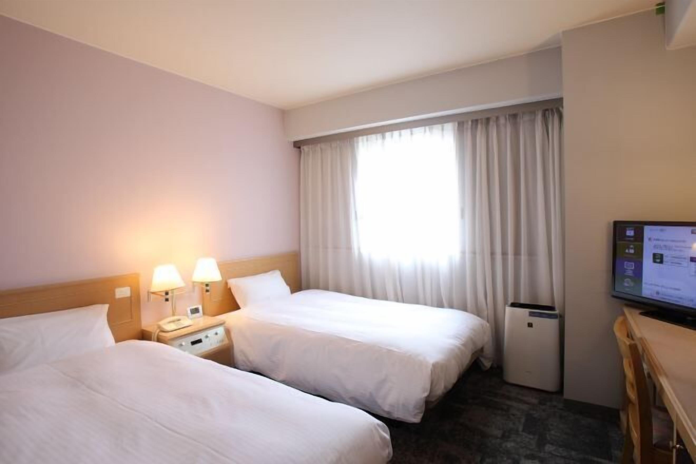 Edredón, escritorio, wifi gratis y ropa de cama 