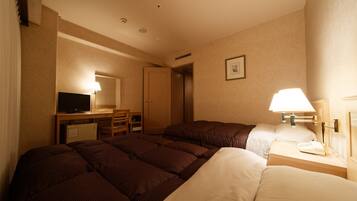 Down duvets, desk, free WiFi, bed sheets