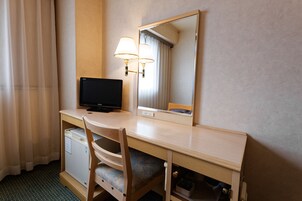 Down comforters, desk, free WiFi, bed sheets