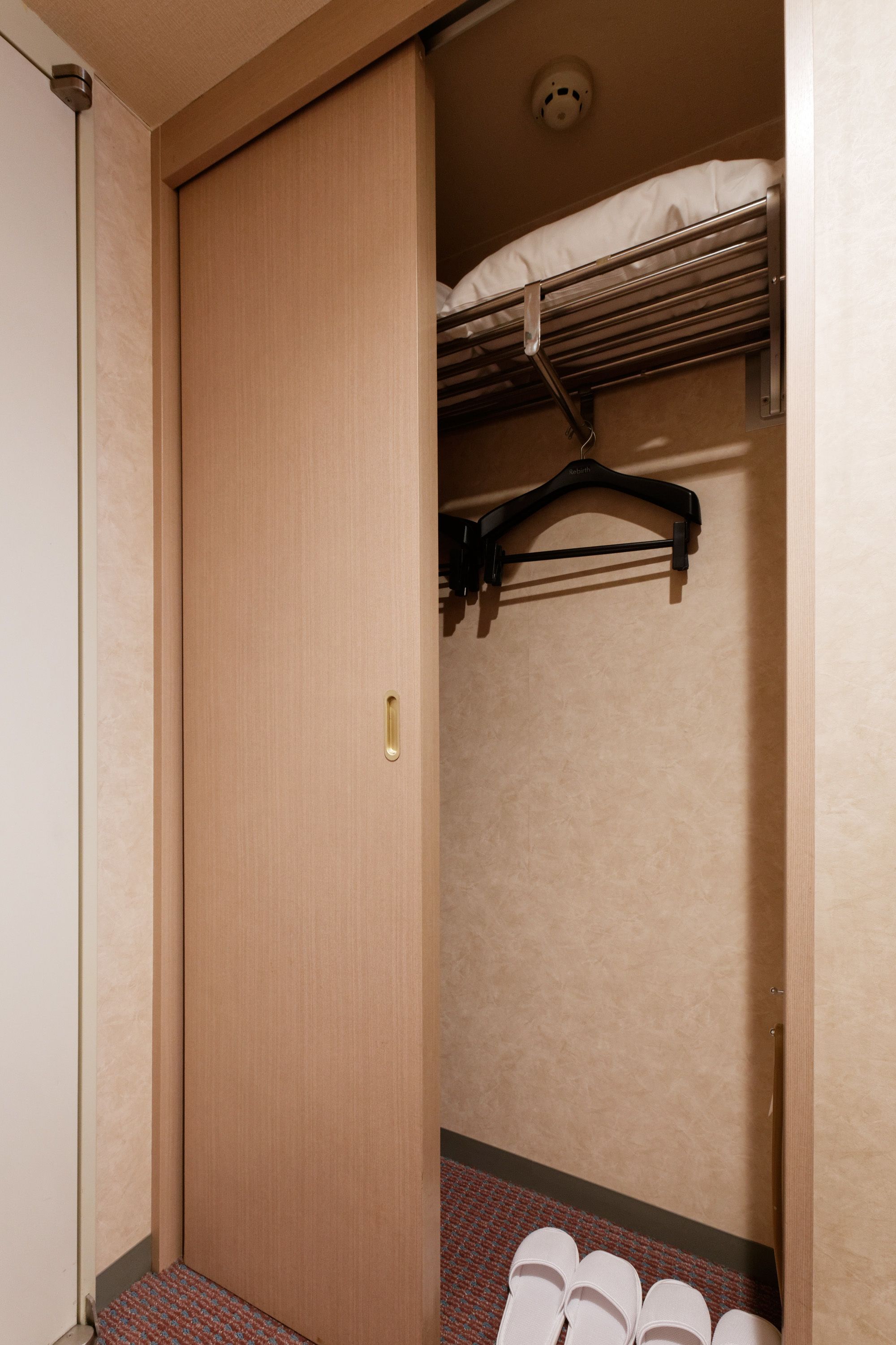 Down comforters, desk, free WiFi, bed sheets