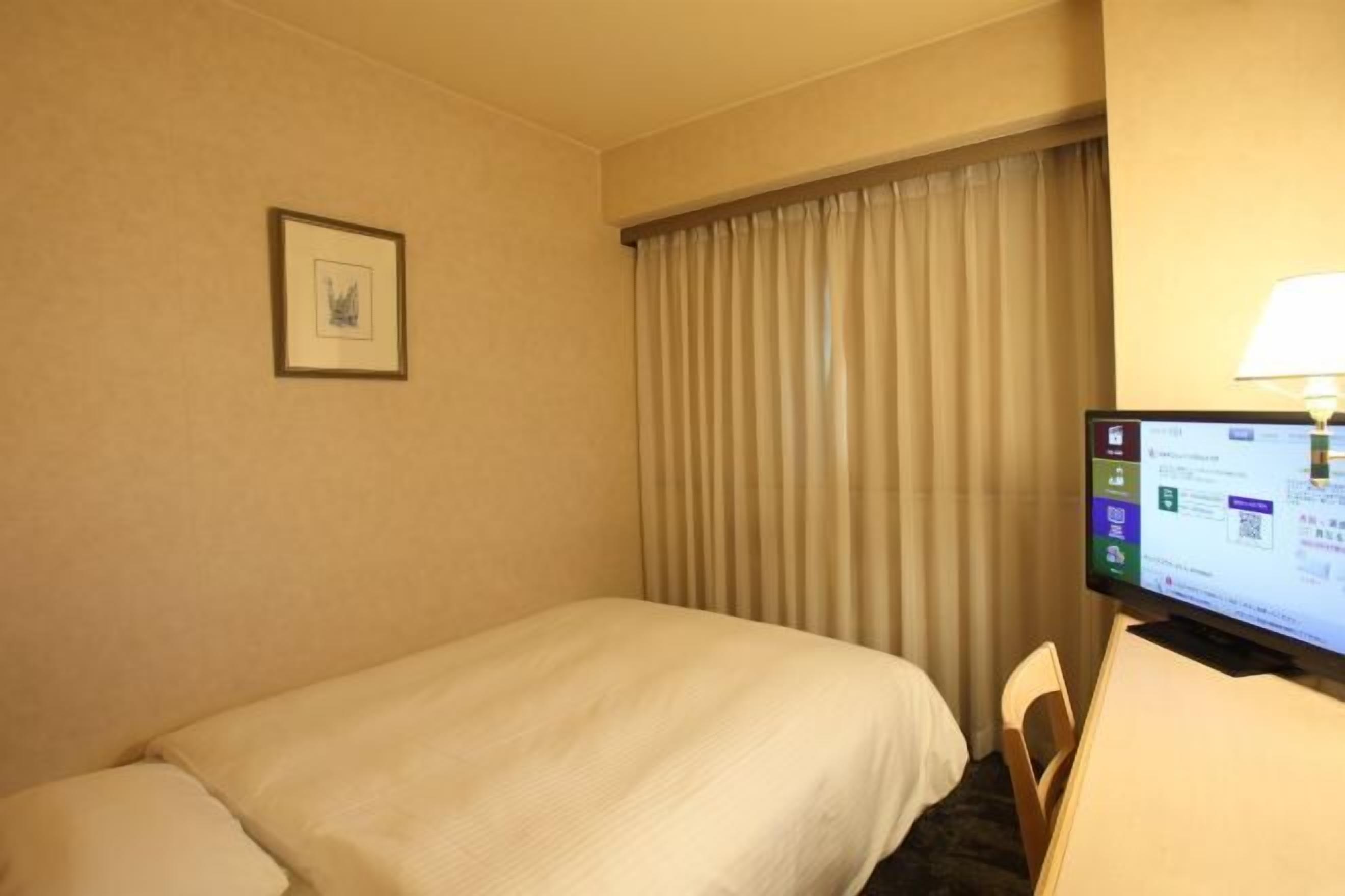 Down comforters, desk, free WiFi, bed sheets