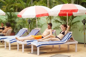 Outdoor pool - Deshadan Cliff and Beach Resort (Varkala)