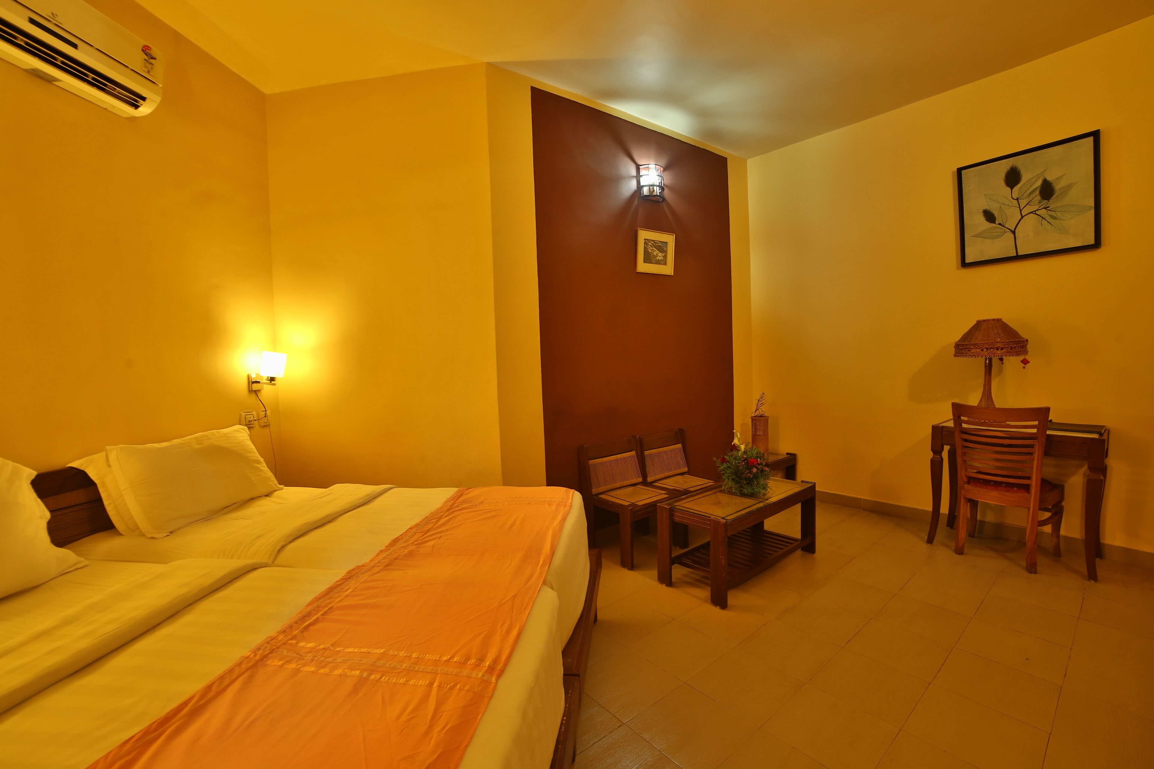 standard room, poolside | premium bedding, in-room safe, desk, blackout curtains